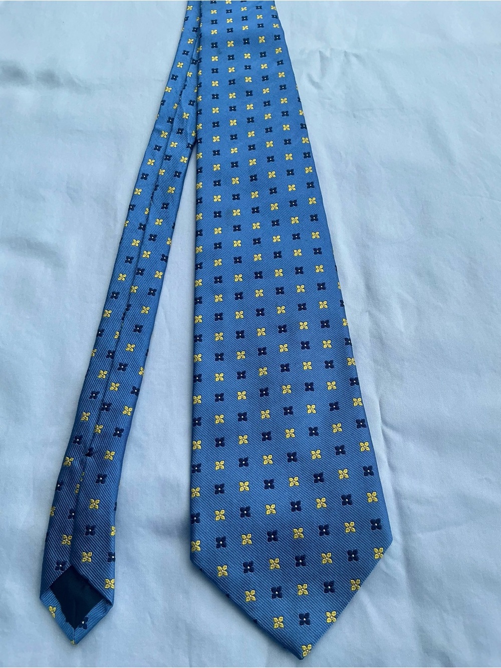 Brooks Brothers mens dress tie 💙💛